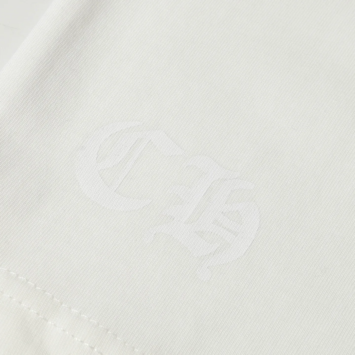 🅿️180 Chrome hearte/Chrome heart ch 25ss early spring Sanskrit horseshoe print short-sleeved T-shirt. A must-have item for daily commuting for men and women in light luxury. The correct version is welcome to compare. Detailed features: ·280 grams of 100% cotton double yarn jersey fabric. ·Special thickened 32 pieces of double-strand 1x1 thread in the same vat. ·Double-needle cross-stitch technology. ·Original main mark washed hangtag. Color: black white. Size: XS-L